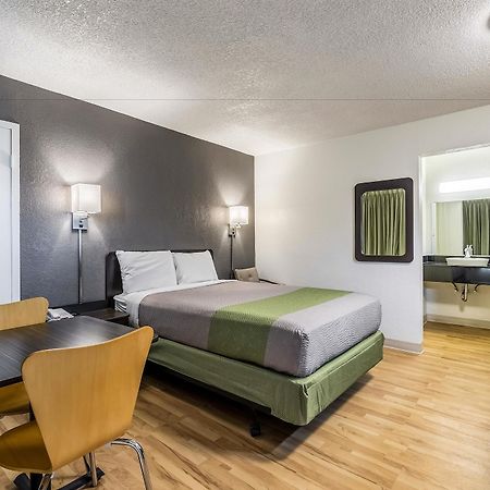 Motel 6-Pekin, Il Luaran gambar
