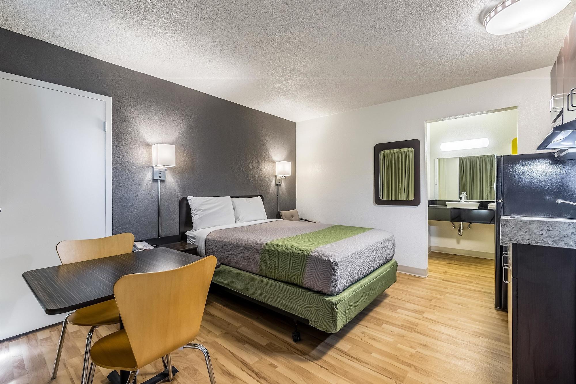 Motel 6-Pekin, Il Luaran gambar