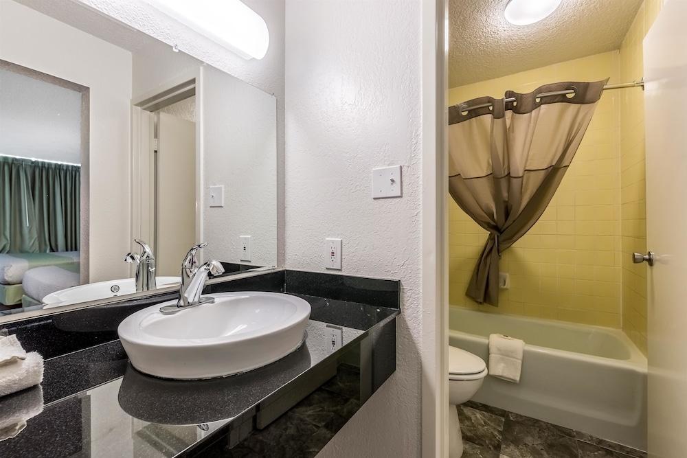 Motel 6-Pekin, Il Luaran gambar