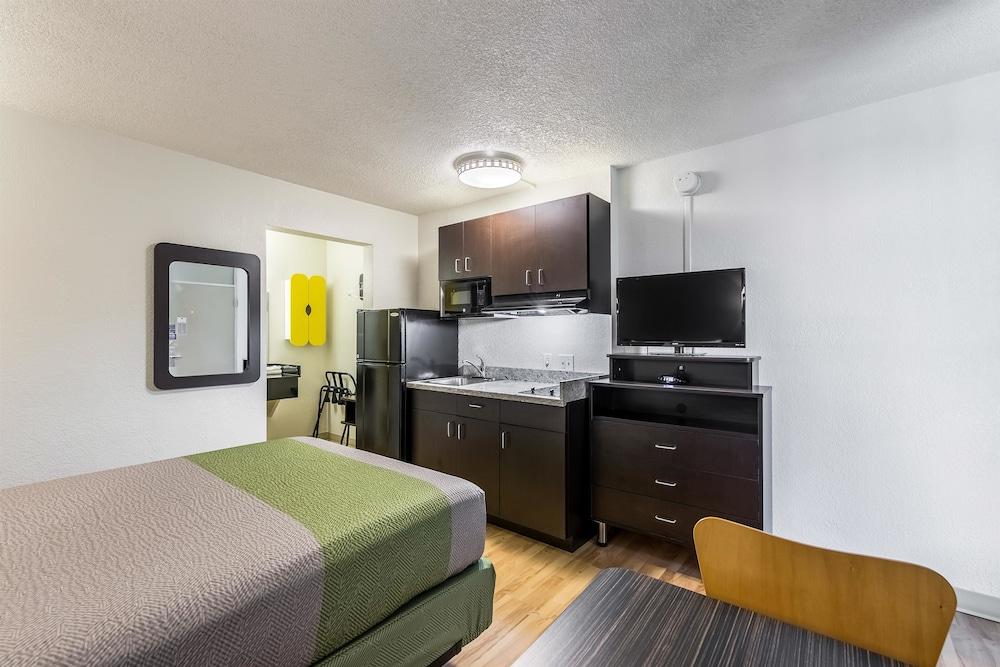 Motel 6-Pekin, Il Luaran gambar