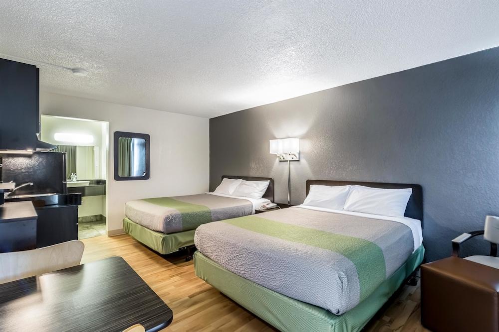Motel 6-Pekin, Il Luaran gambar