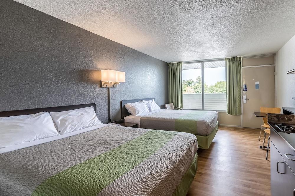 Motel 6-Pekin, Il Luaran gambar