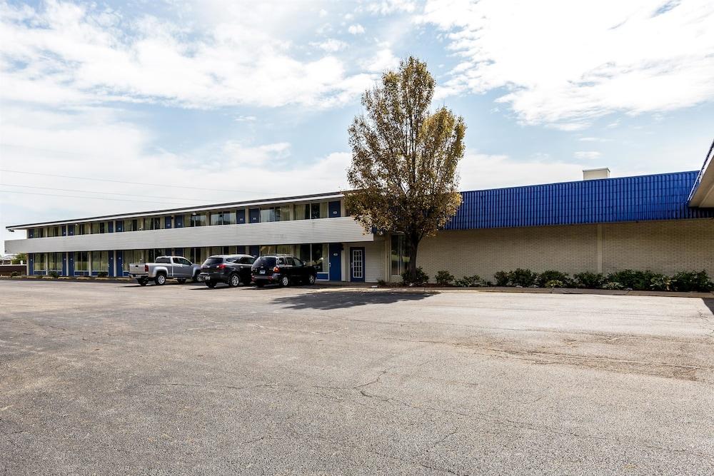 Motel 6-Pekin, Il Luaran gambar