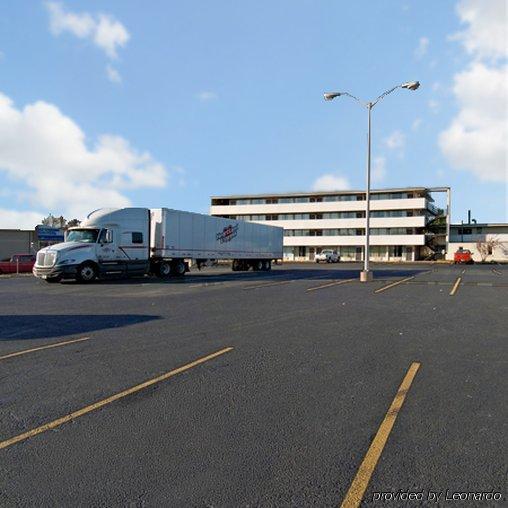 Motel 6-Pekin, Il Luaran gambar