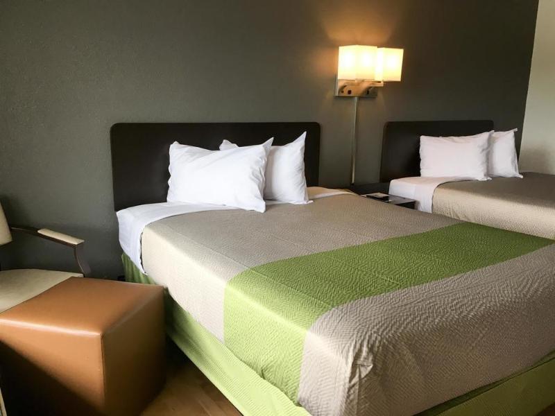 Motel 6-Pekin, Il Luaran gambar