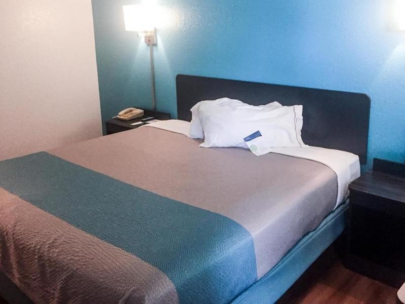 Motel 6-Pekin, Il Luaran gambar