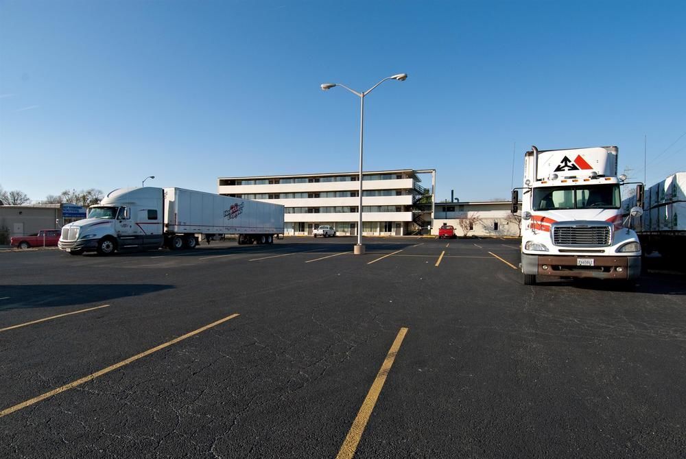 Motel 6-Pekin, Il Luaran gambar