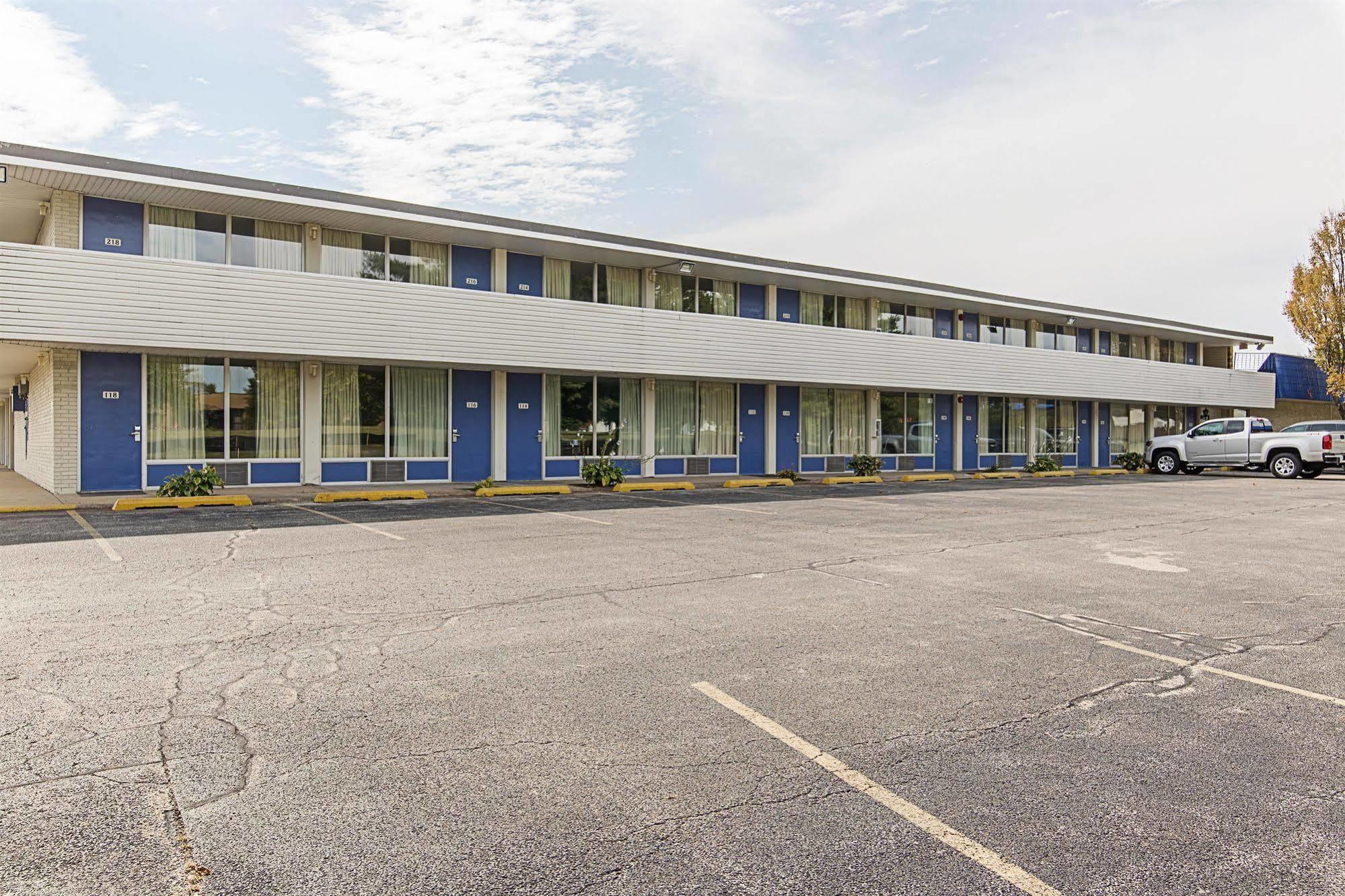 Motel 6-Pekin, Il Luaran gambar