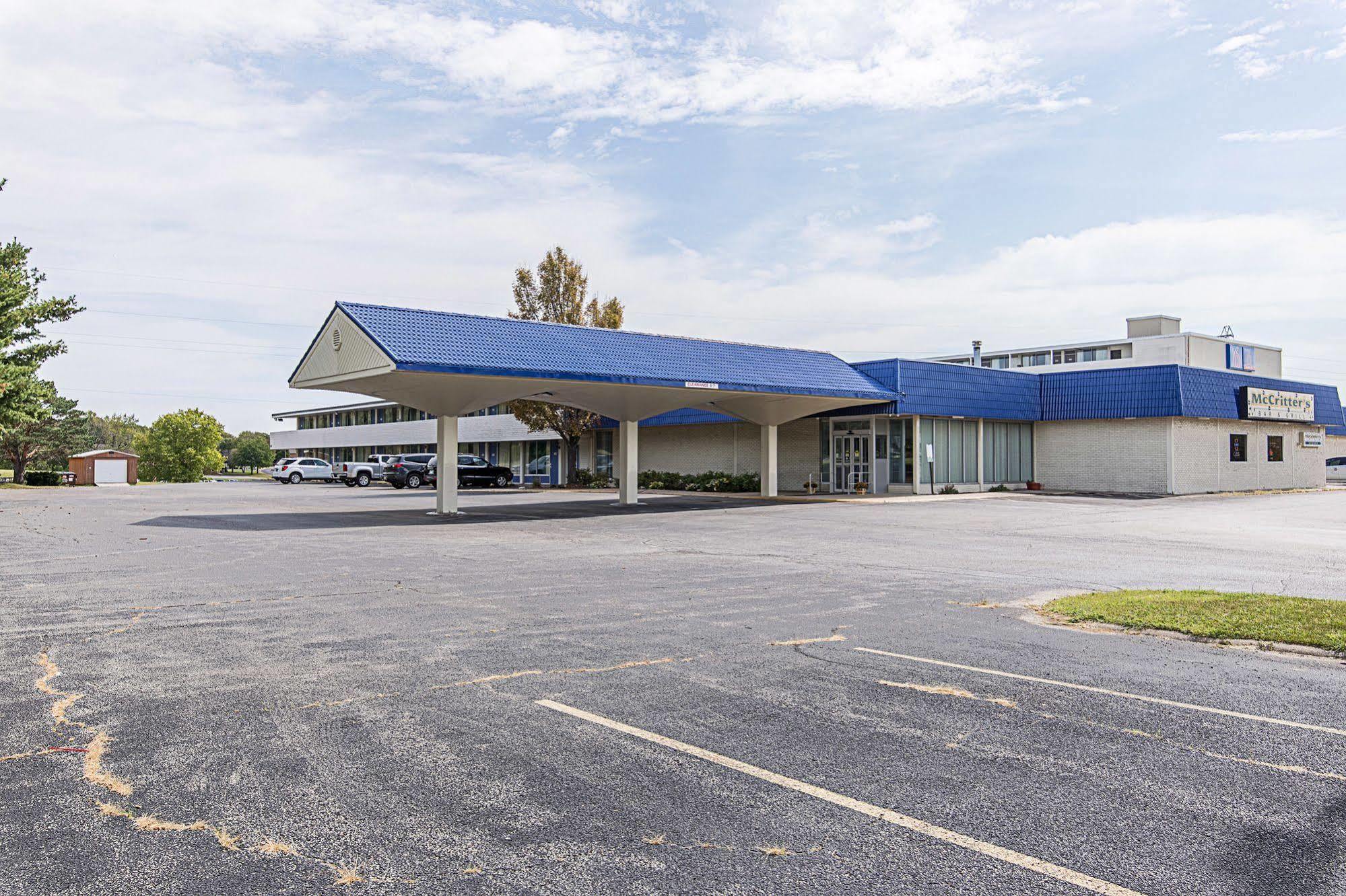 Motel 6-Pekin, Il Luaran gambar