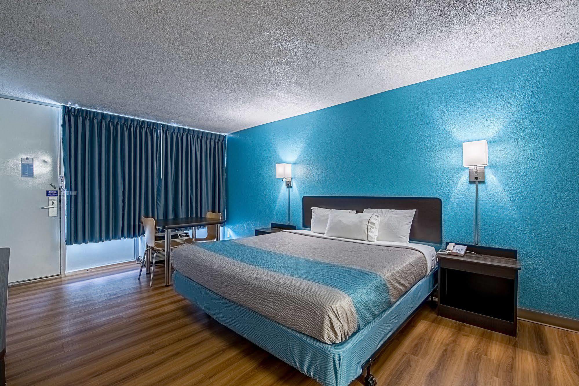 Motel 6-Pekin, Il Luaran gambar