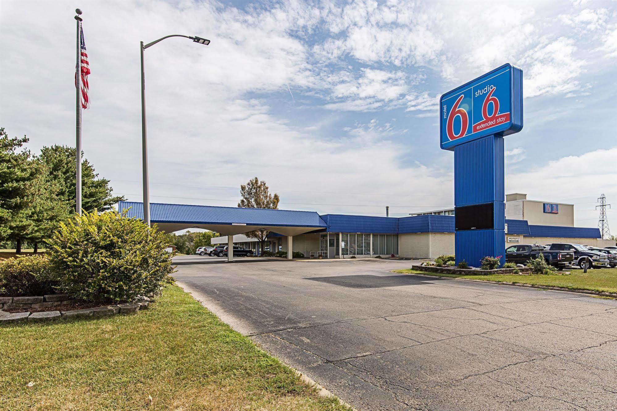 Motel 6-Pekin, Il Luaran gambar