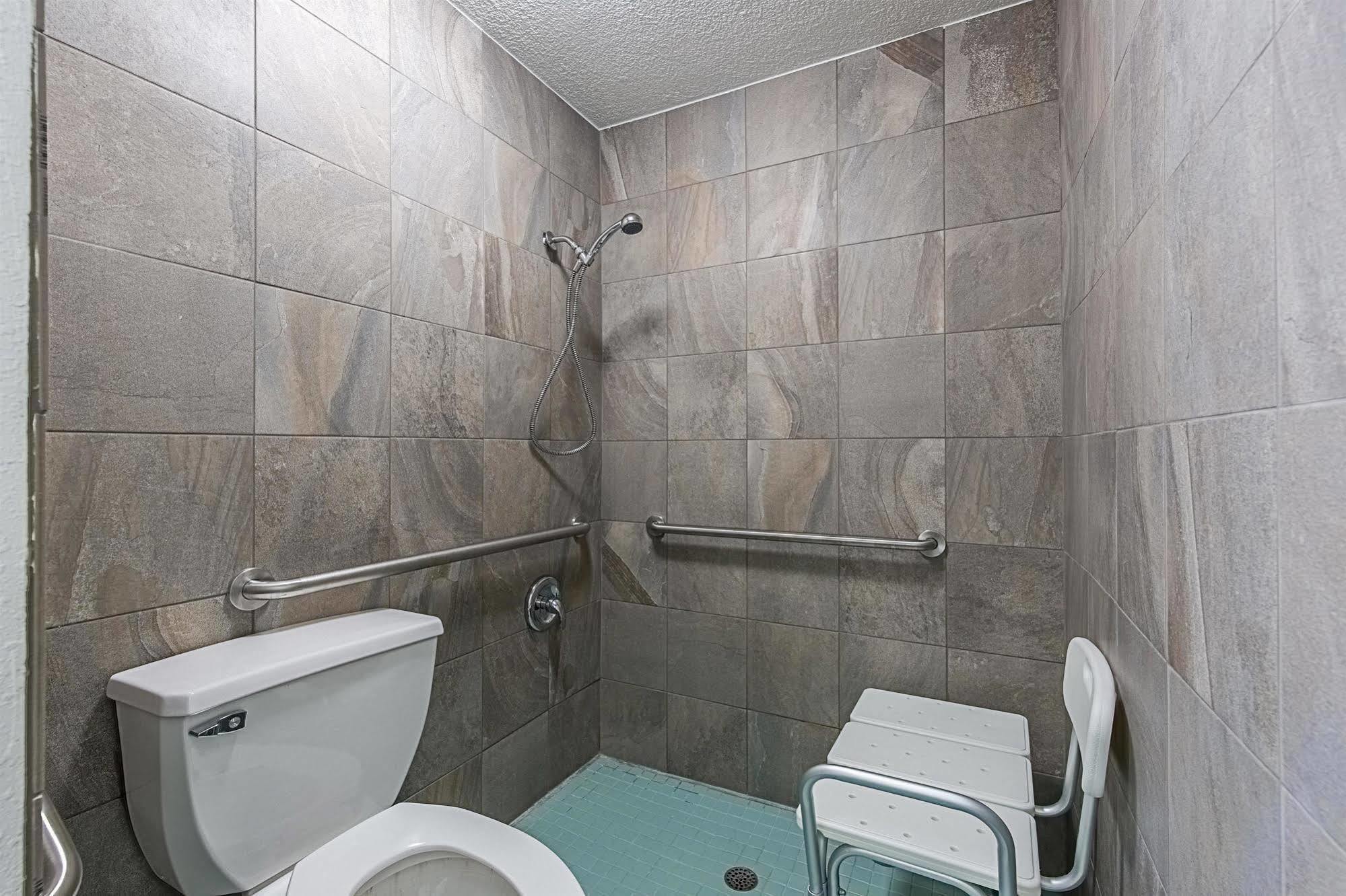 Motel 6-Pekin, Il Luaran gambar