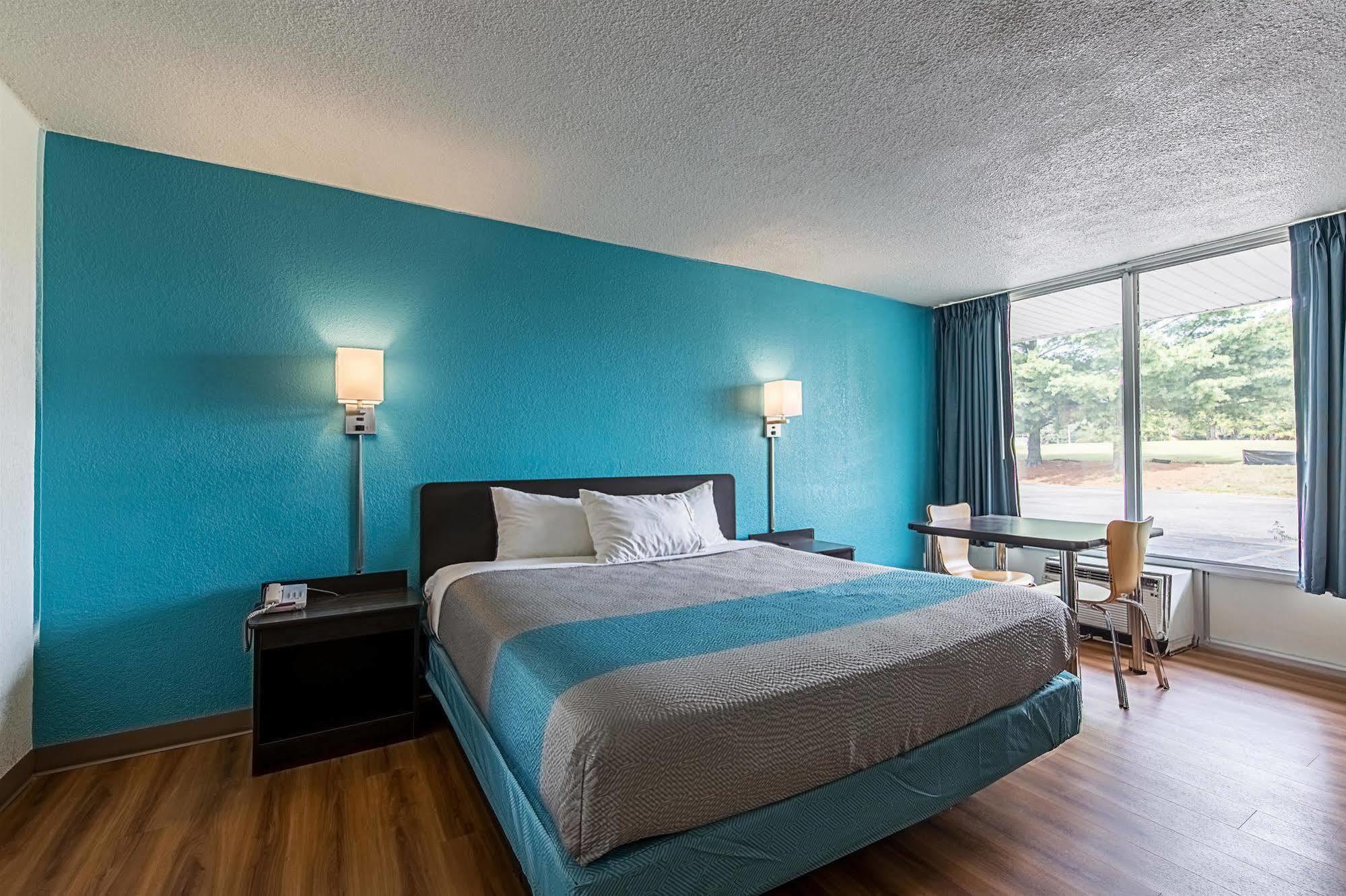 Motel 6-Pekin, Il Luaran gambar